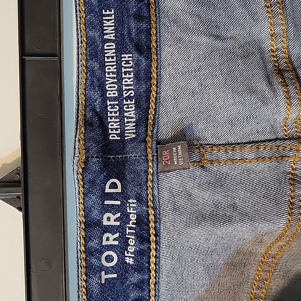 Torrid 20R Perfect Boyfriend Mid-Rise Jean - Picture 3 of 12